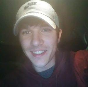 Meet your Posher, Dustin